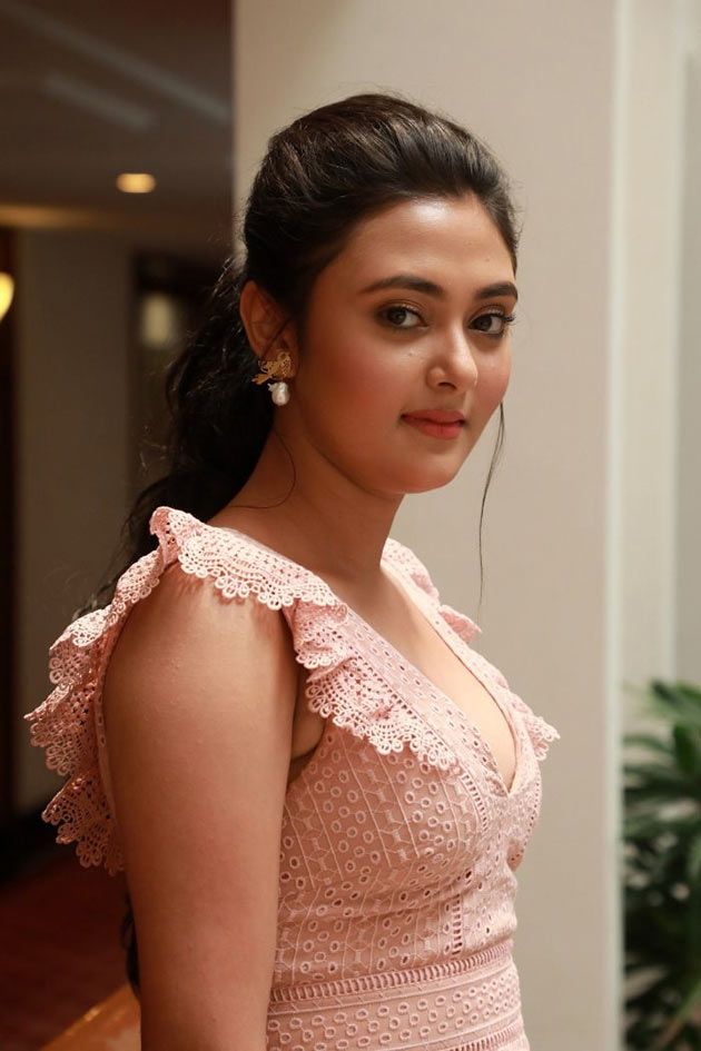 Megha Chowdhury Recent Pics & Photos