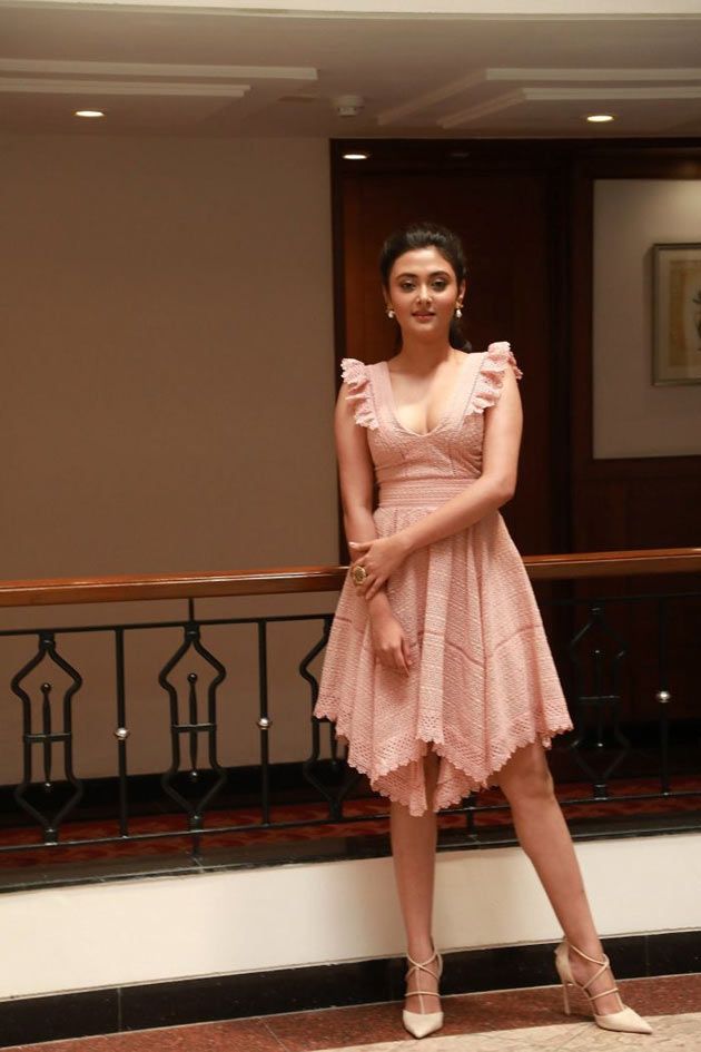 Megha Chowdhury Recent Pics & Photos