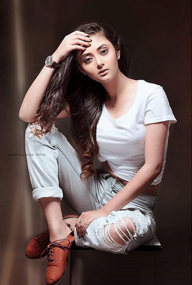 Megha Chowdhury Recent Pics & Photos