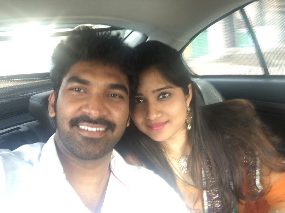 Mogalirekulu Serial fame Sagar Personal And Family Photos