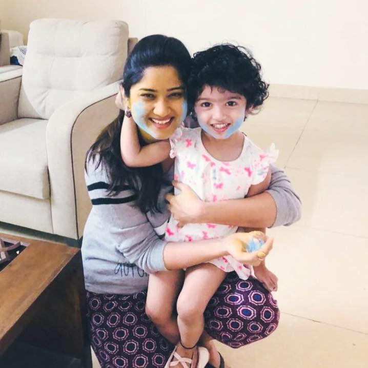 Mogalirekulu Serial fame Sagar Personal And Family Photos