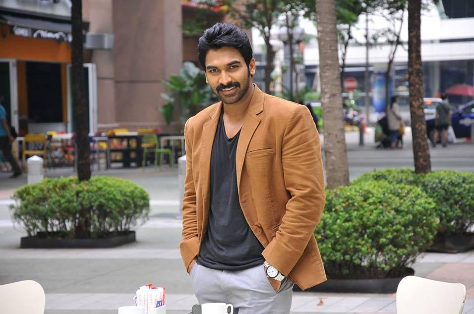 Mogalirekulu Serial fame Sagar Personal And Family Photos