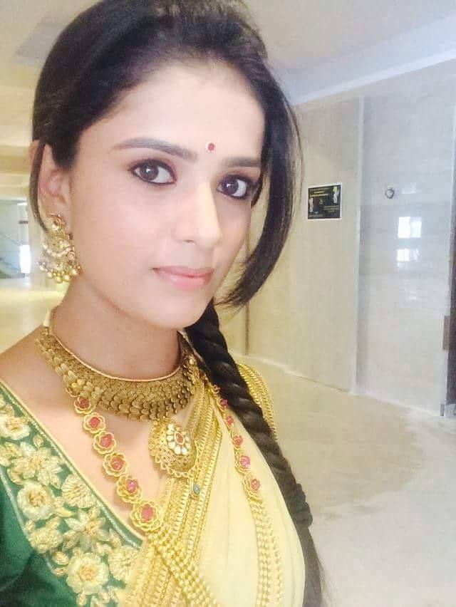 Mudda Mandaram Serial Actress Tanuja Unseen Photos