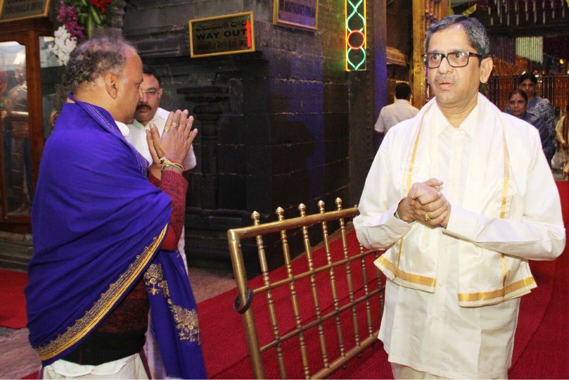 Mukkoti Ekadasi Tirupati Temple Witnesses Heavy Rush Of VVIPs