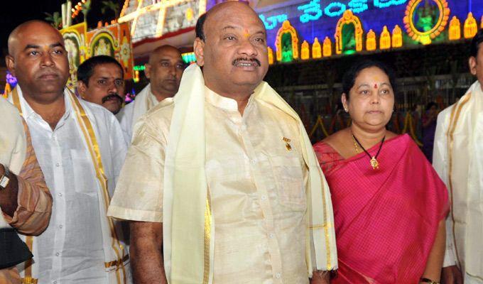 Mukkoti Ekadasi Tirupati Temple Witnesses Heavy Rush Of VVIPs