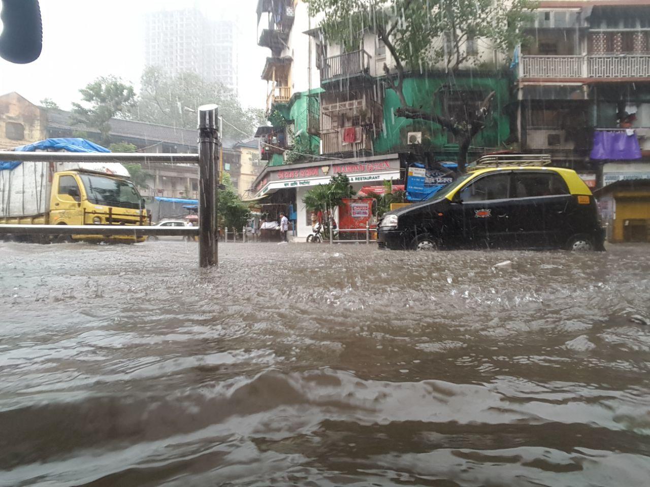 Mumbai Deluge - Here's what's happening in the city