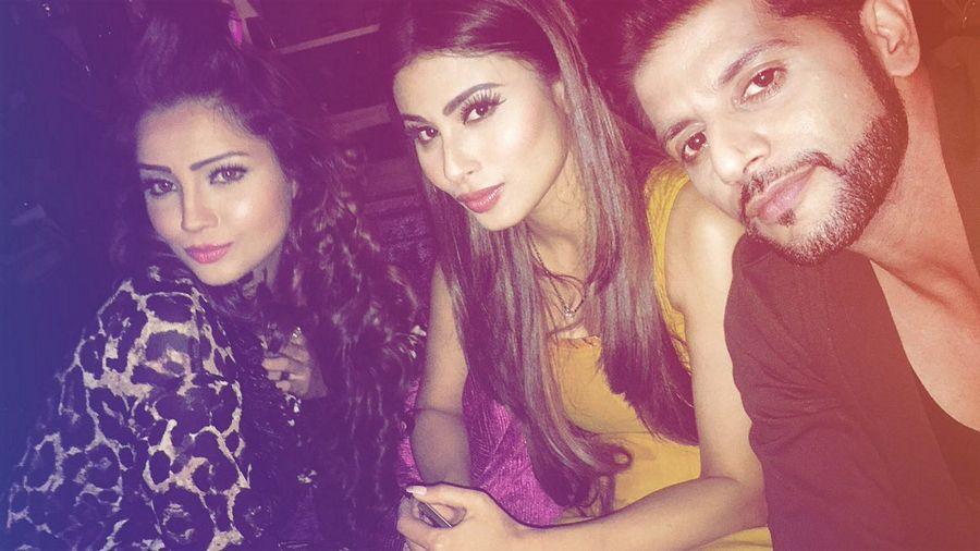 Naagin Actress Mouni Roy Photos goes viral ON Internet