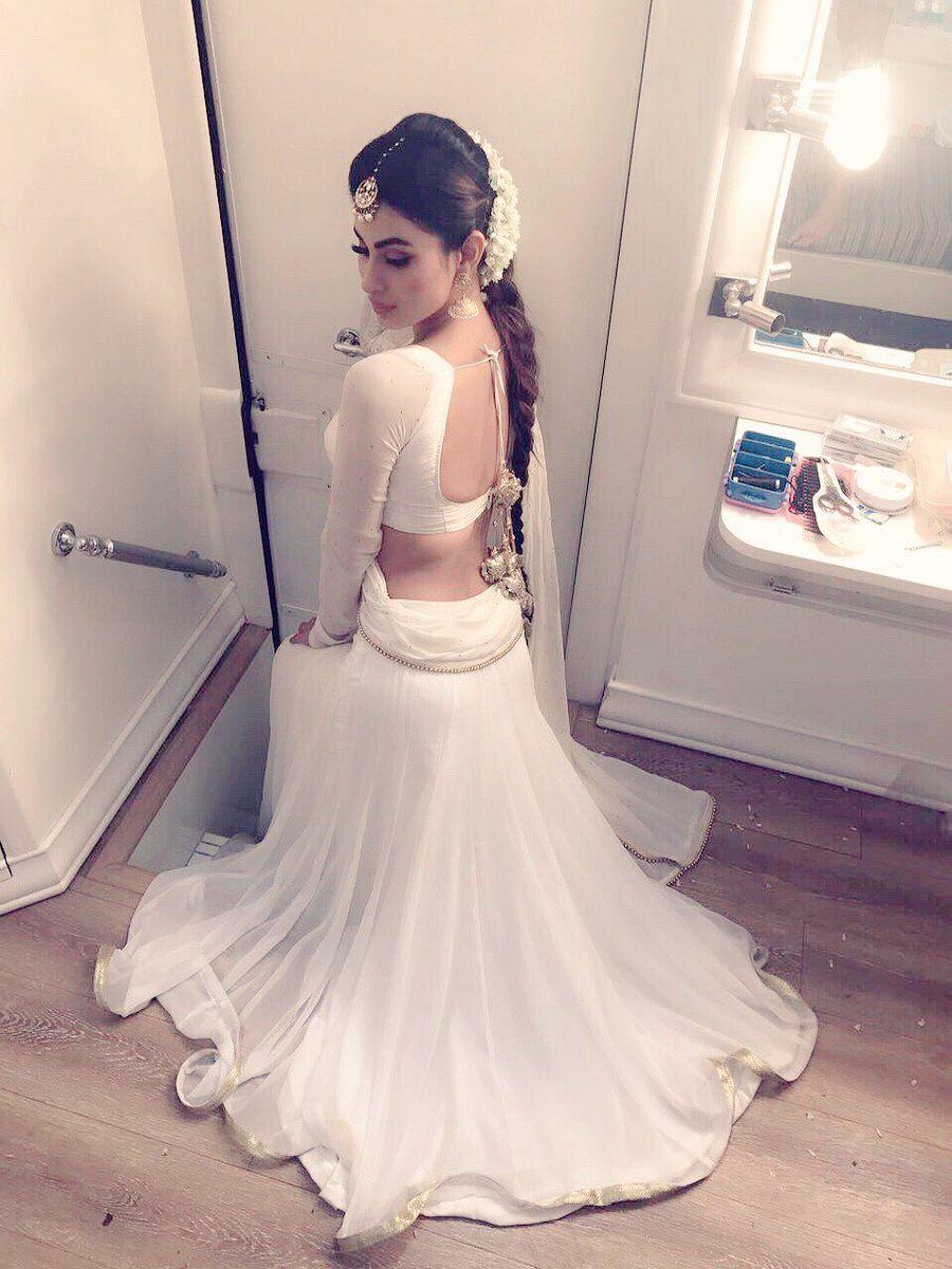 Naagin Actress Mouni Roy Photos goes viral ON Internet