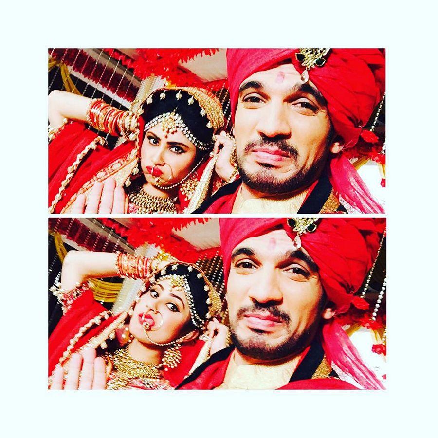 Naagin Actress Mouni Roy Photos goes viral ON Internet