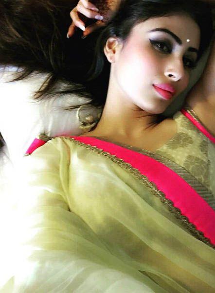 Naagin Actress Mouni Roy Photos goes viral ON Internet