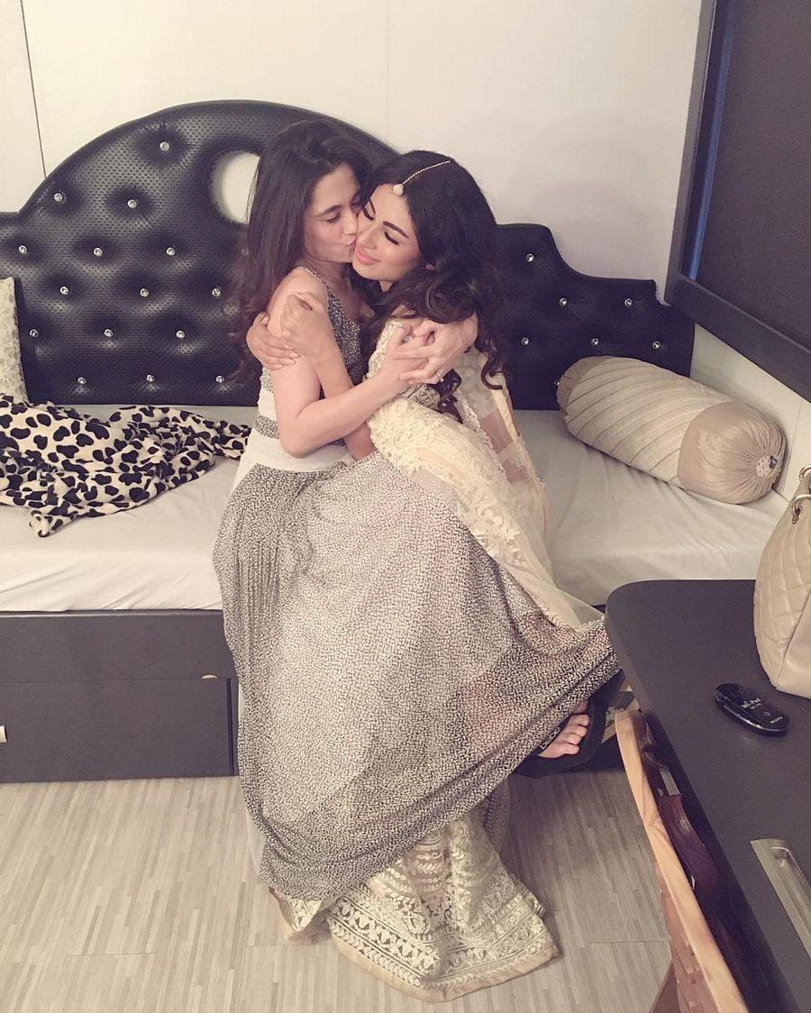 Naagin Actress Mouni Roy Photos goes viral ON Internet