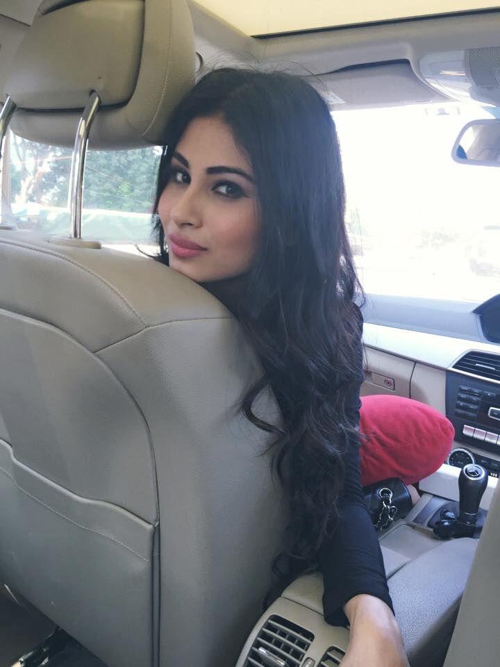 Naagin Actress Mouni Roy Photos goes viral ON Internet