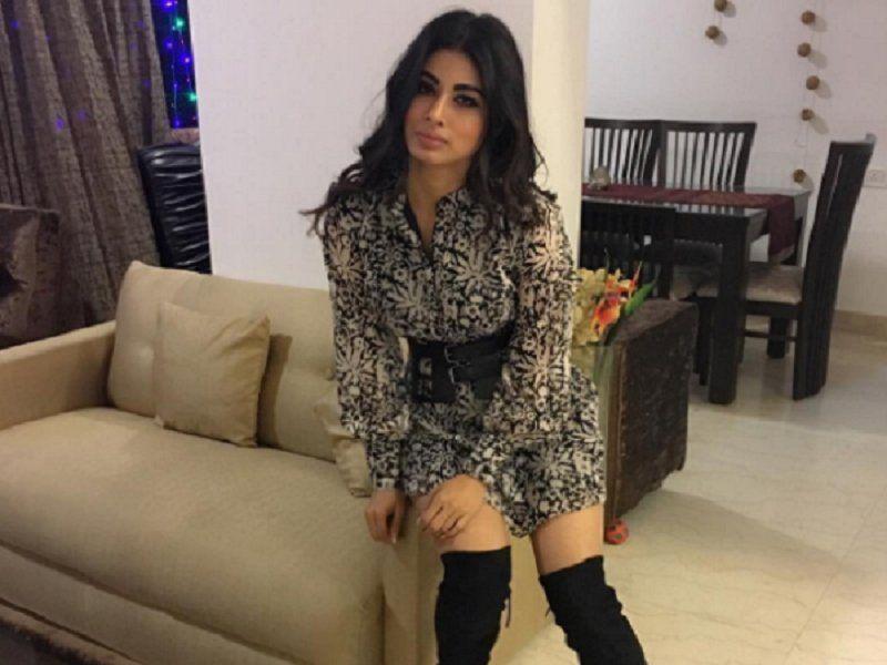 Naagin Actress Mouni Roy Rare & Unseen Photos GOES Viral