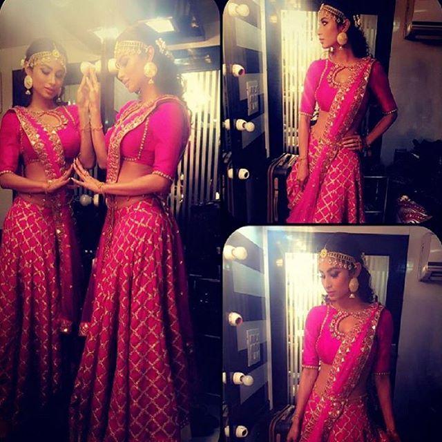 Naagin Actress Mouni Roy Rare & Unseen Photos GOES Viral