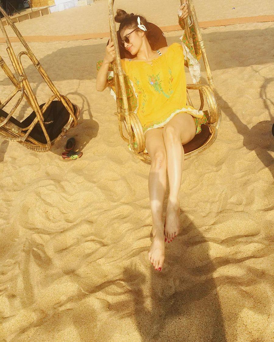 Naagin Actress Mouni Roy Rare & Unseen Photos GOES Viral