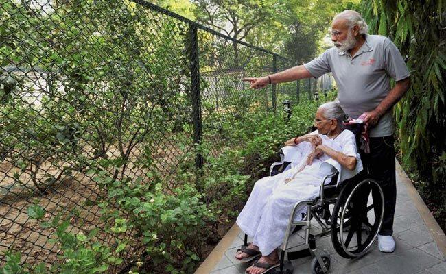 Narendra Modi with Mother Unseen Photos