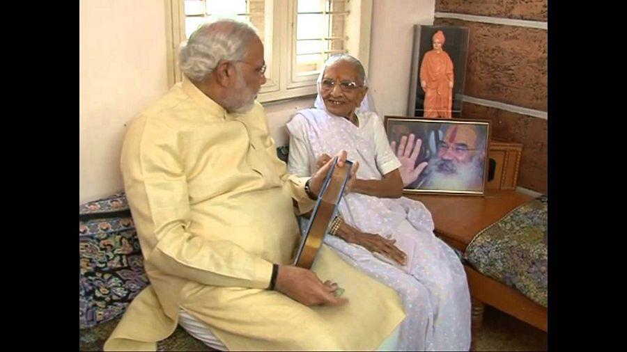 Narendra Modi with Mother Unseen Photos