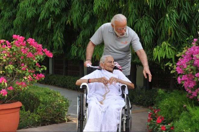 Narendra Modi with Mother Unseen Photos