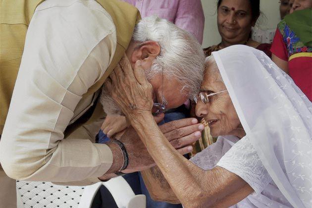 Narendra Modi with Mother Unseen Photos