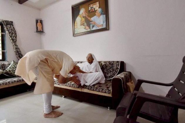 Narendra Modi with Mother Unseen Photos