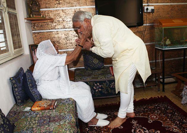 Narendra Modi with Mother Unseen Photos