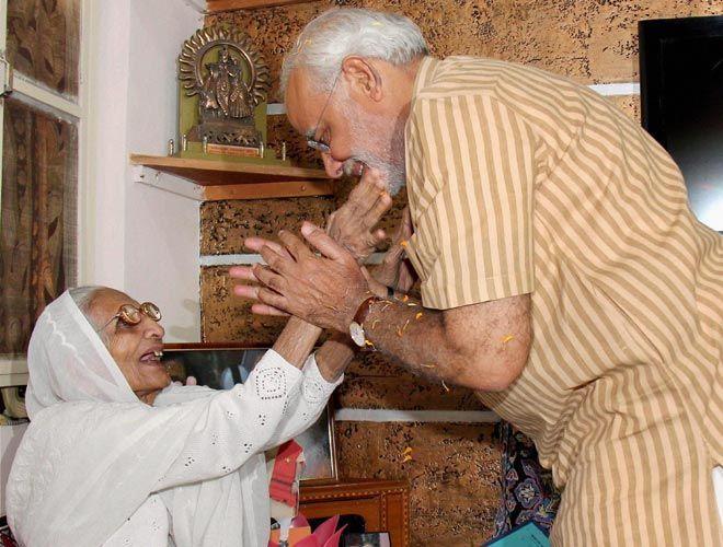 Narendra Modi with Mother Unseen Photos