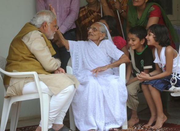 Narendra Modi with Mother Unseen Photos