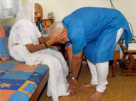 Narendra Modi with Mother Unseen Photos