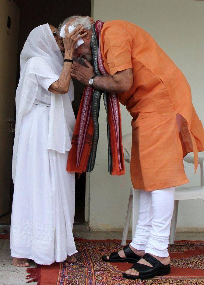 Narendra Modi with Mother Unseen Photos