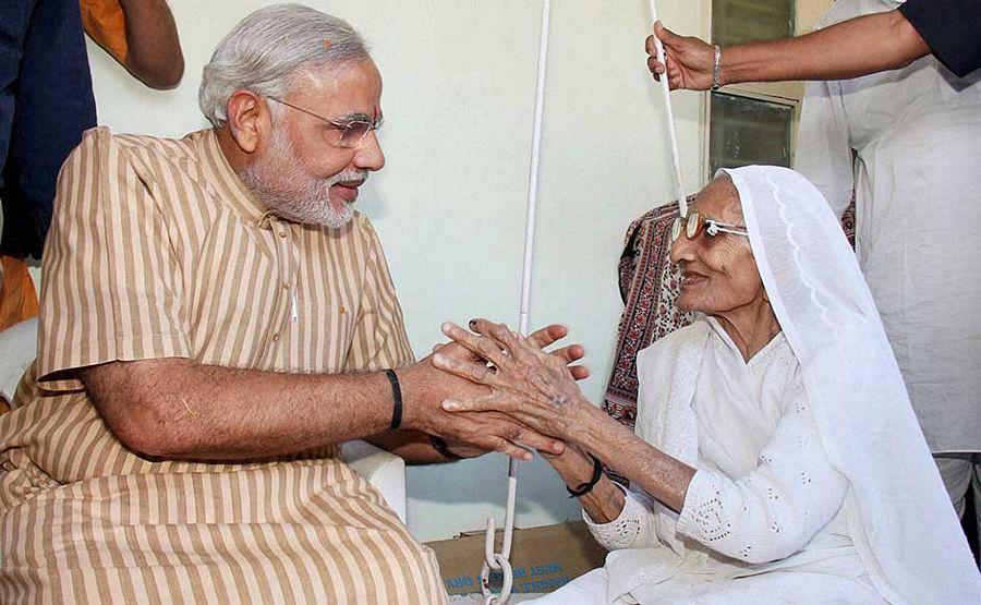 Narendra Modi with Mother Unseen Photos