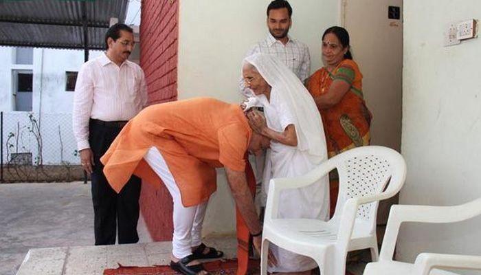 Narendra Modi with Mother Unseen Photos