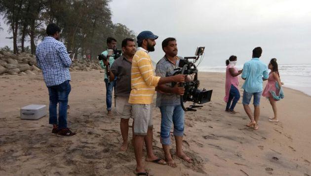 Nee Venakale Nadichi Movie Working Stills