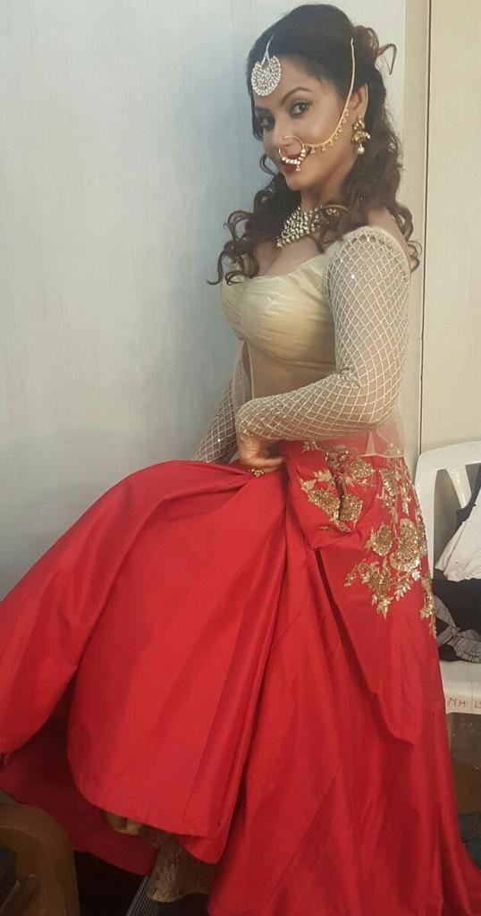 B'day Special: Neetu Chandra Rare & Unseen Personal Real Life Photos