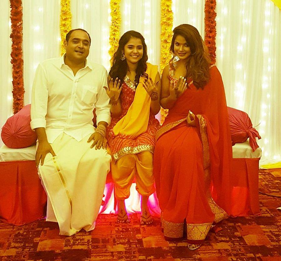 B'day Special: Neetu Chandra Rare & Unseen Personal Real Life Photos