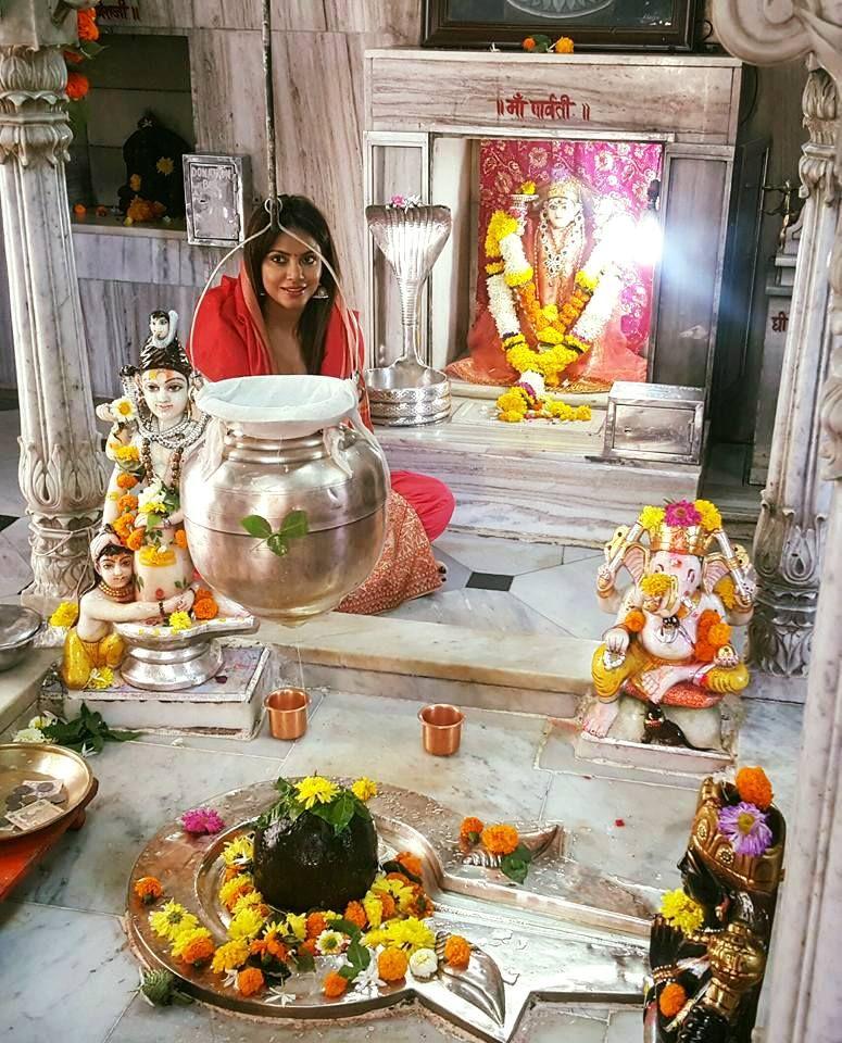 B'day Special: Neetu Chandra Rare & Unseen Personal Real Life Photos