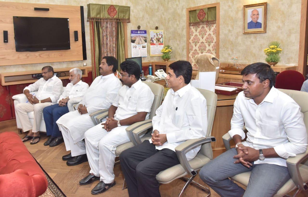 New CM Jagan Mohan Reddy Meets Governer Narasimhan