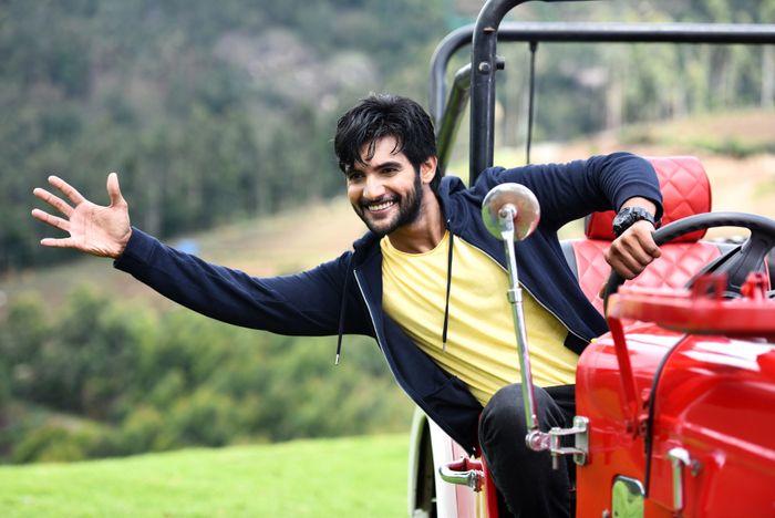 Next Nuvve Movie Latest Working Stills & Posters