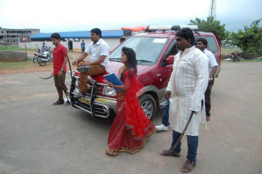 Nuvvu Evaro Nenu Evaro Stills And Wallpapers