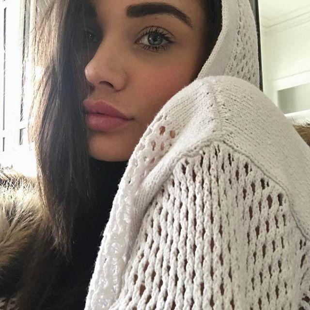 OMG! Amy Jackson's Private Photos Post On Instagram Goes Viral