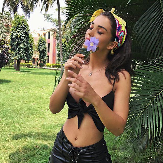 OMG! Amy Jackson's Private Photos Post On Instagram Goes Viral