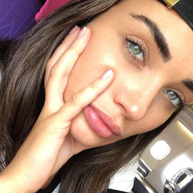 OMG! Amy Jackson's Private Photos Post On Instagram Goes Viral