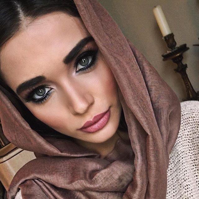 OMG! Amy Jackson's Private Photos Post On Instagram Goes Viral