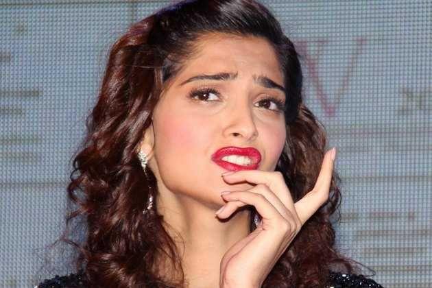 PHOTOS: Akward Expressions of Famous Bollywood Actors