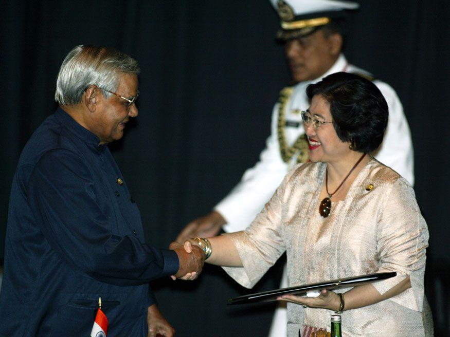 PHOTOS: Ex-PM Atal Bihari Vajpayee With World Famous Personalities