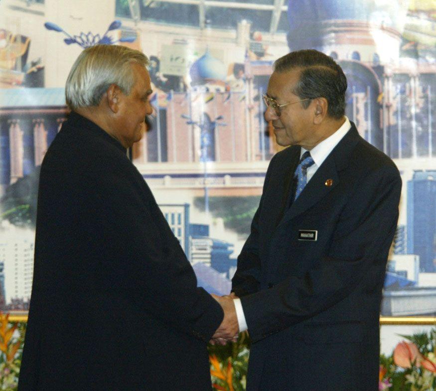 PHOTOS: Ex-PM Atal Bihari Vajpayee With World Famous Personalities