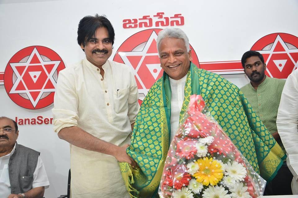PHOTOS: JanaSena Party Chief Pawan Kalyan interaction with Fishermen