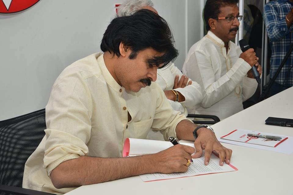 PHOTOS: JanaSena Party Chief Pawan Kalyan interaction with Fishermen