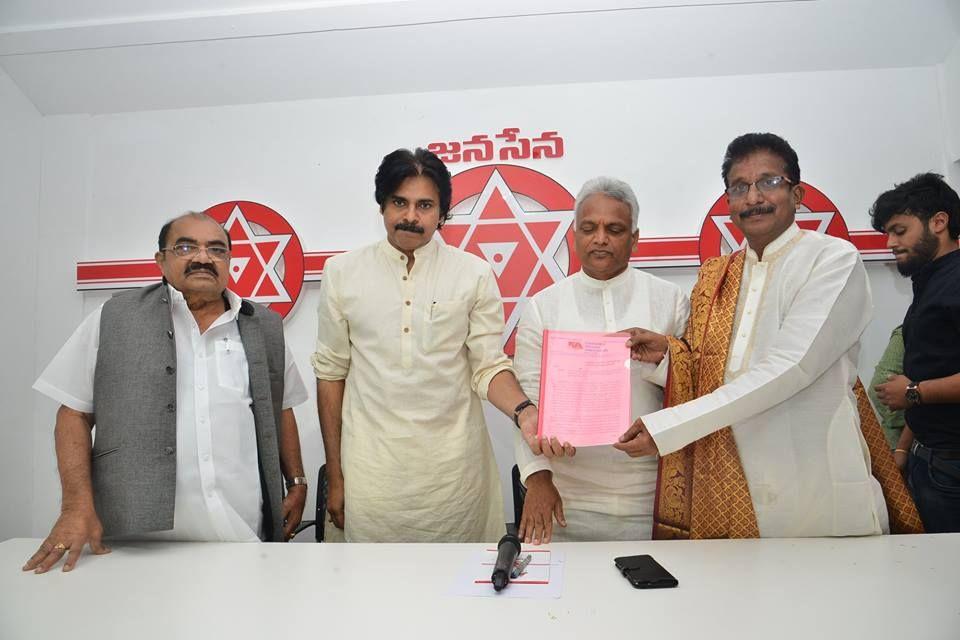 PHOTOS: JanaSena Party Chief Pawan Kalyan interaction with Fishermen