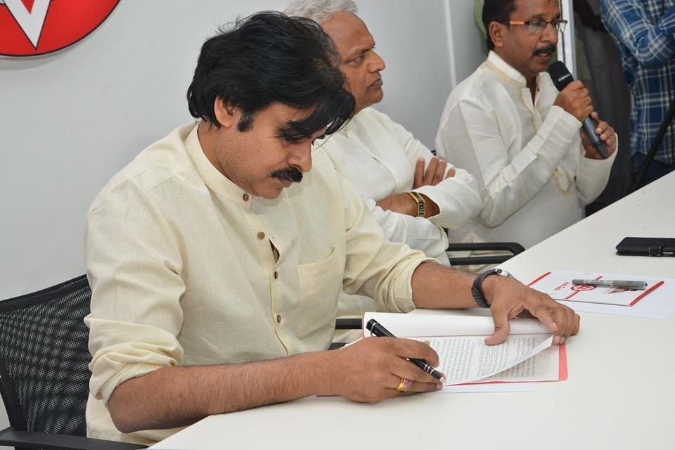 PHOTOS: JanaSena Party Chief Pawan Kalyan interaction with Fishermen