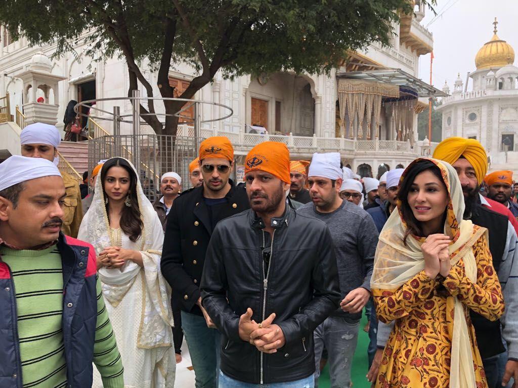 PHOTOS: Rakul Preet Singh Visit Golden Temple in Amritsar